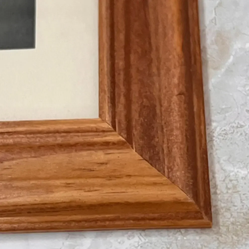 Classic Wooden Picture Frame With White Border for 5 x 7